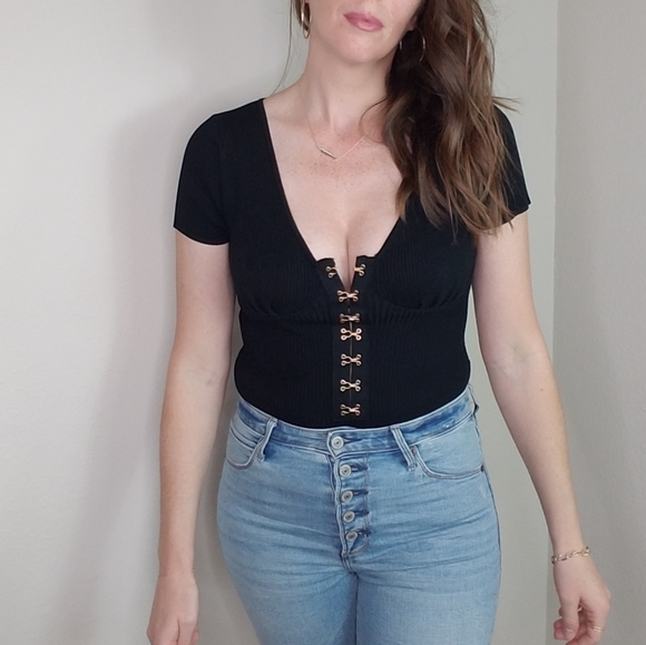 Black ribbed short sleeve bodysuit - Picture 4 of 8